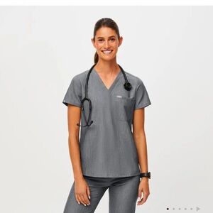 Figs Catarina One-Pocket Scrub Top™ - graphite